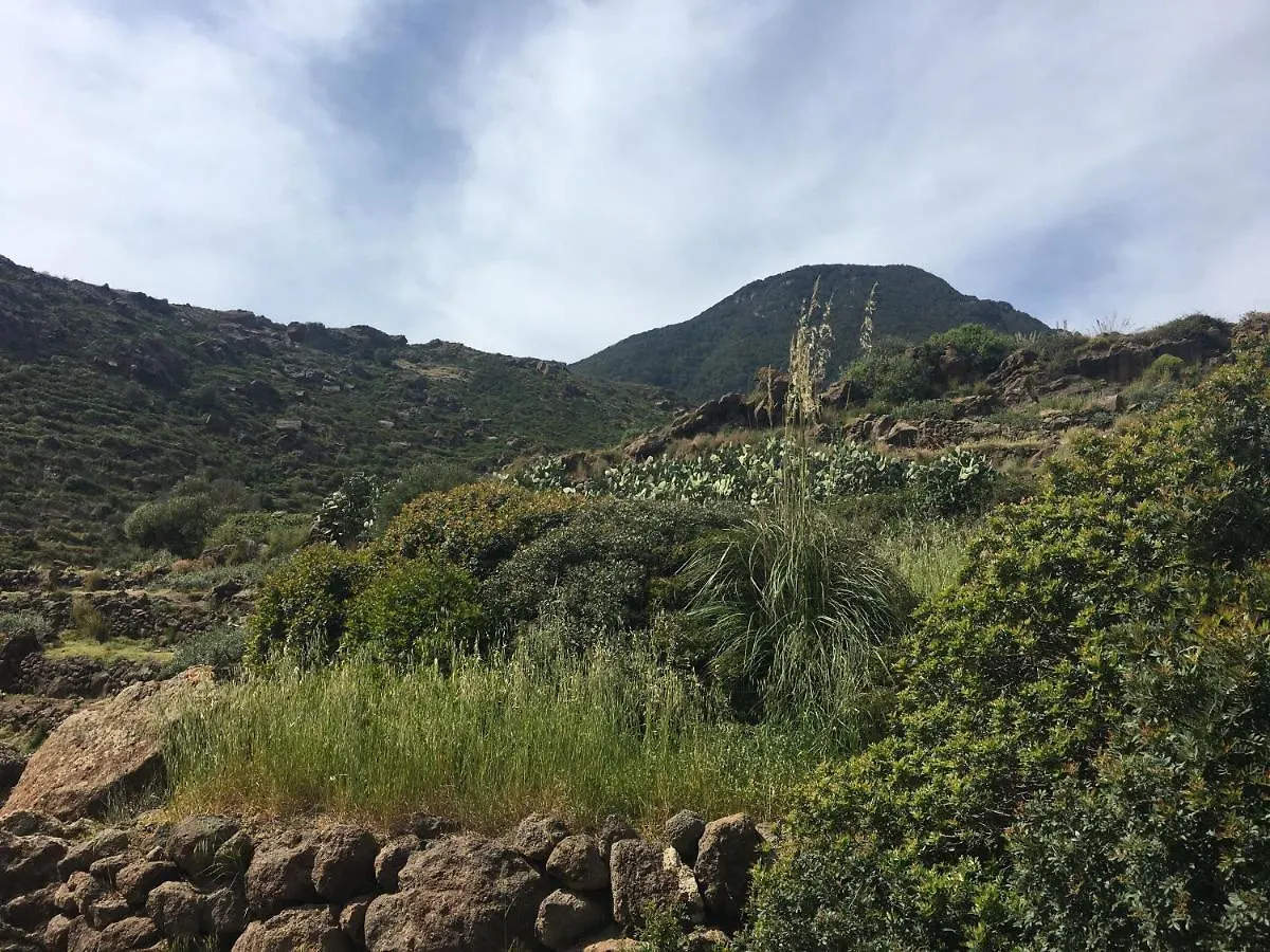 Dammusi Il Serralh -Pantelleria- Scauri